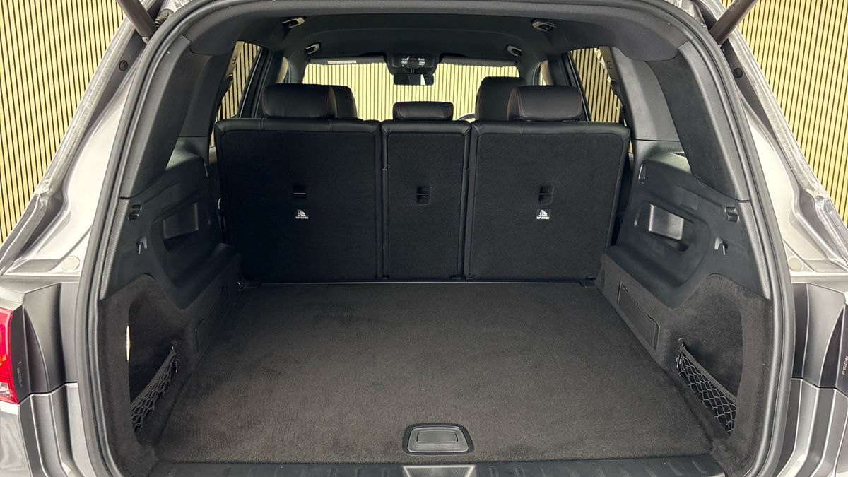 Mercedes-Benz GLB Image 11