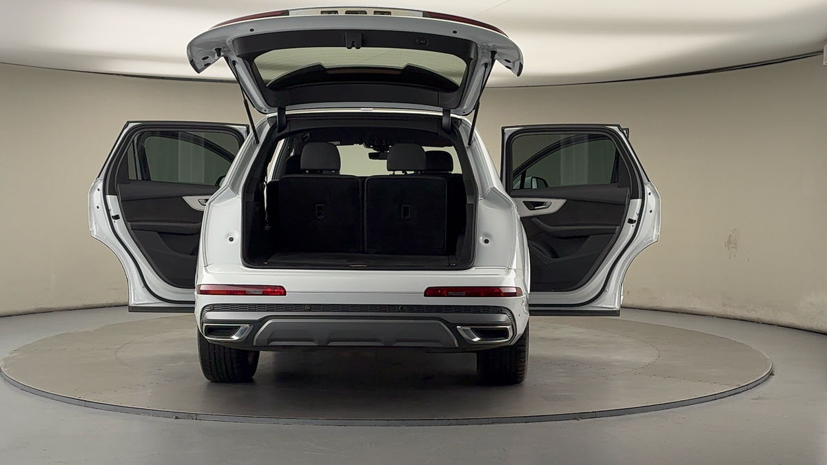 More views of Audi Q7