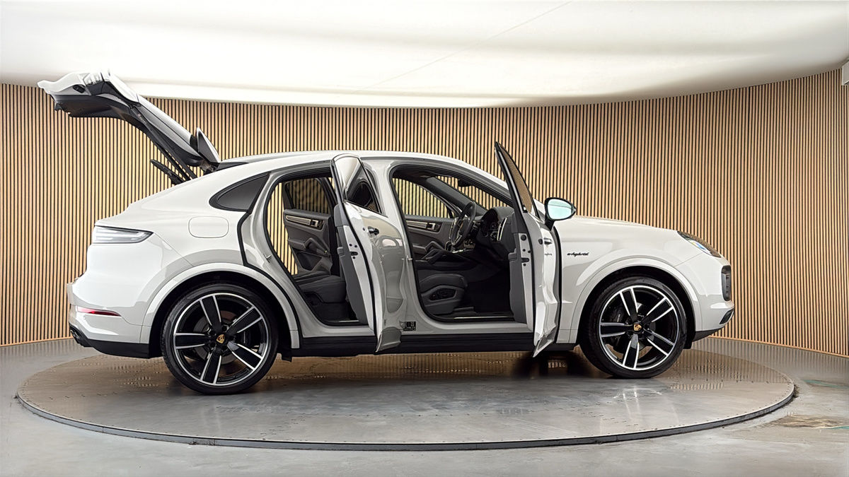 More views of Porsche Cayenne