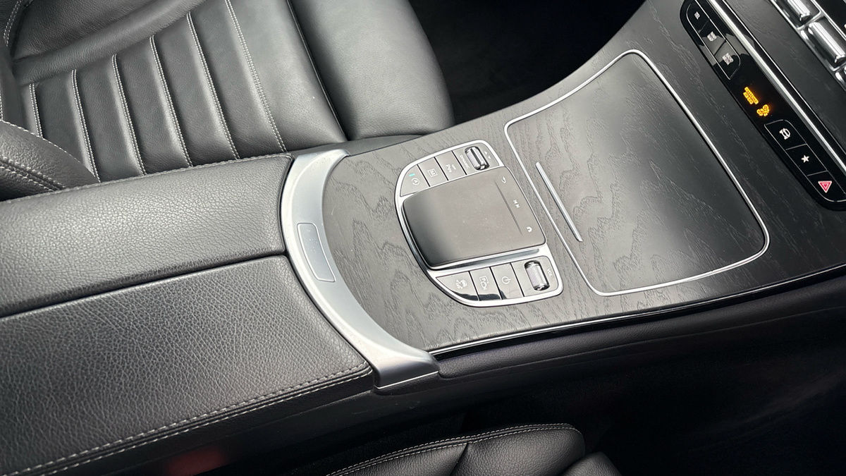 Mercedes-Benz GLC Image 18