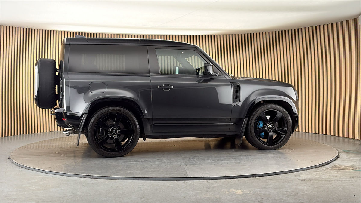 More views of Land Rover Defender 90