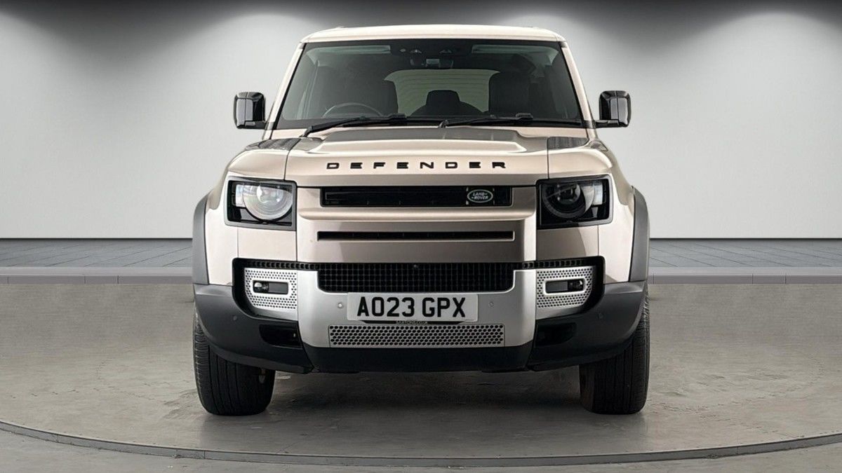Land Rover Defender 110 Image 3