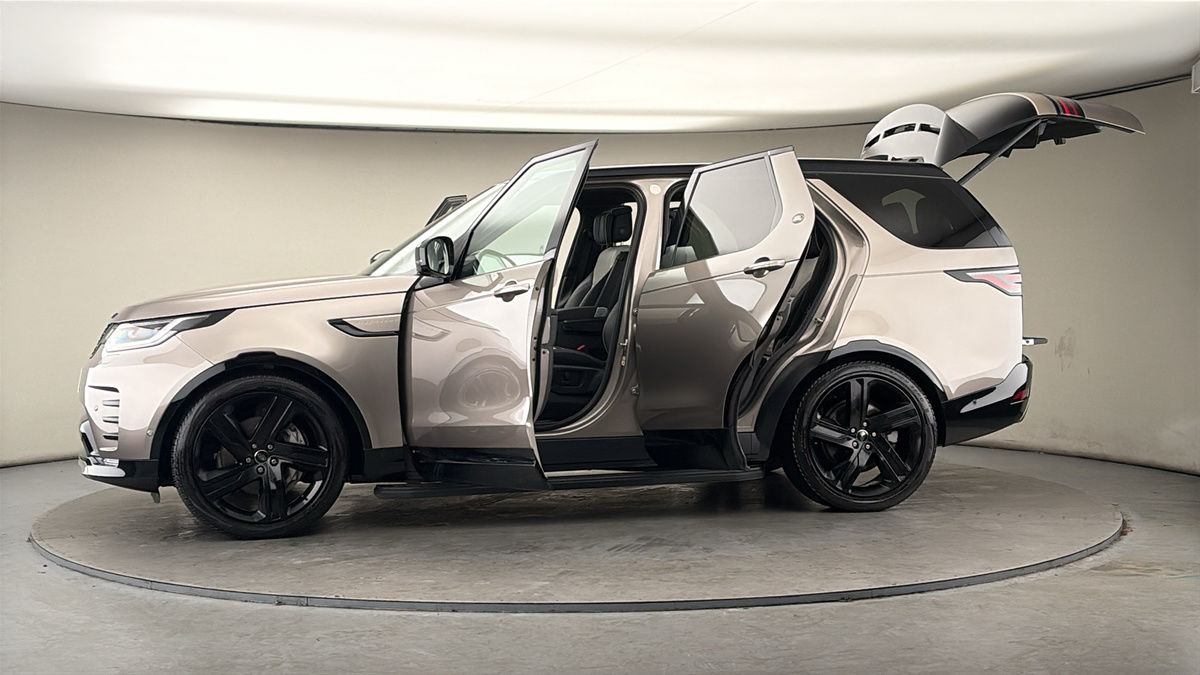 More views of Land Rover Discovery