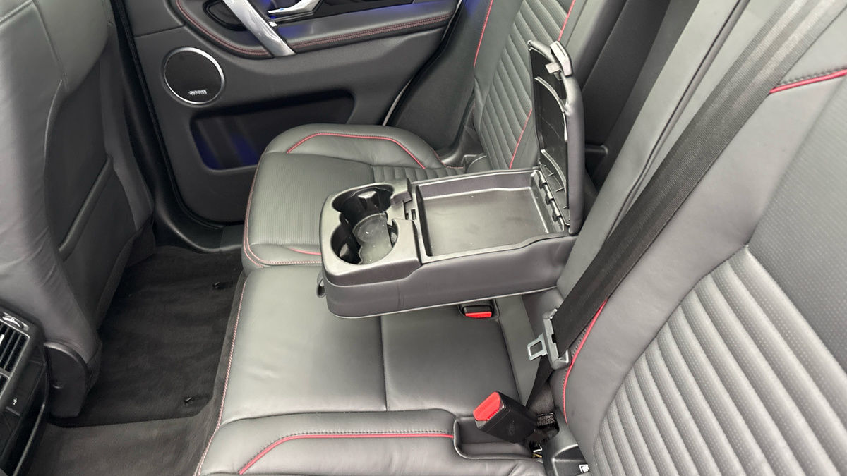 Land Rover Discovery Sport Image 9