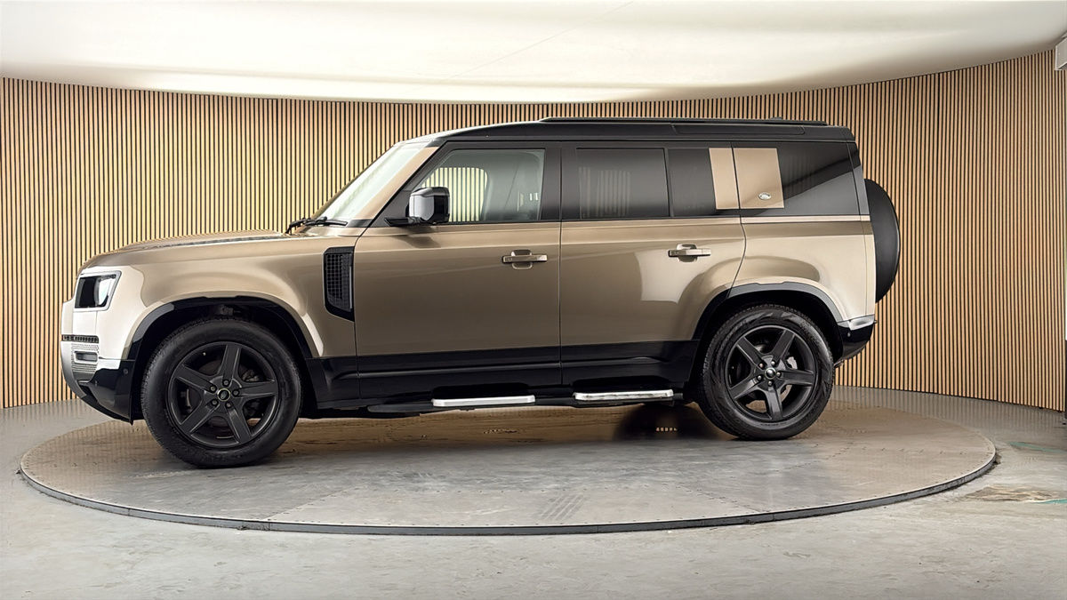 More views of Land Rover Defender 110