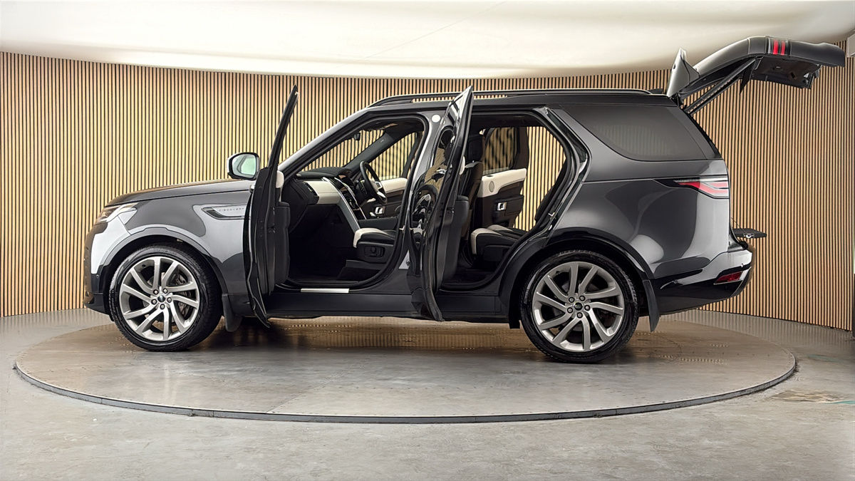 More views of Land Rover Discovery
