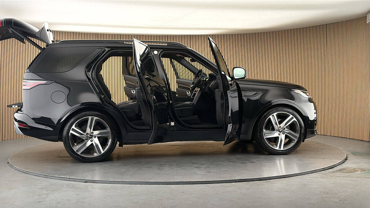 More views of Land Rover Discovery