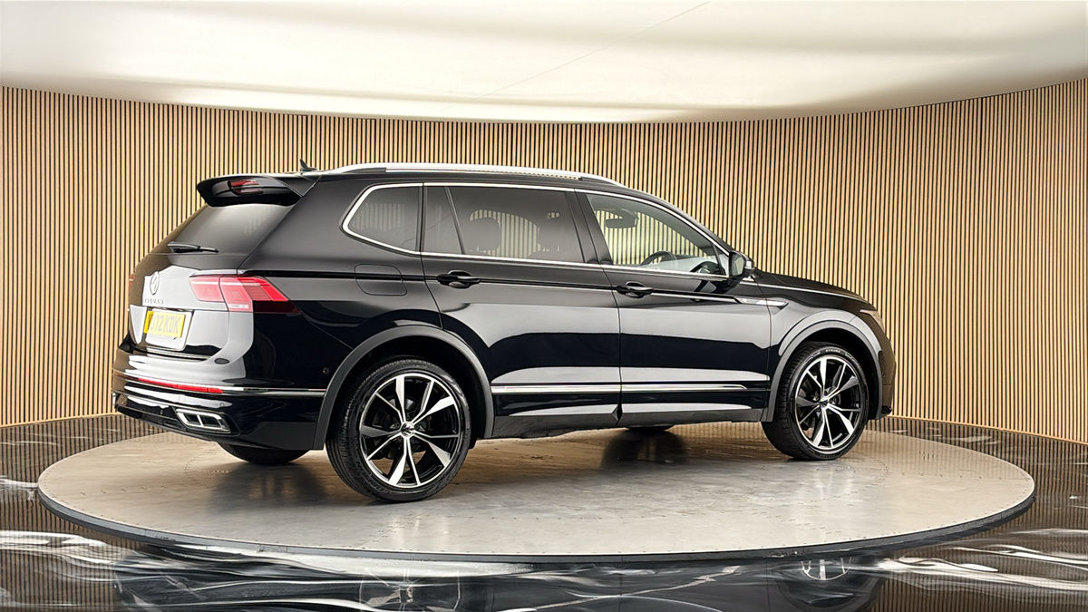 More views of Volkswagen Tiguan Allspace