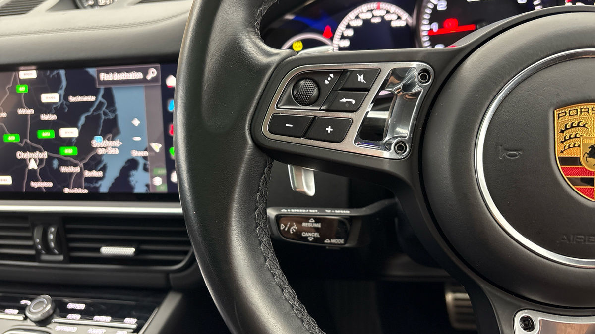 Porsche Cayenne Image 13