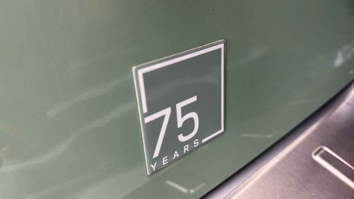 Land Rover Defender 110 Image 27