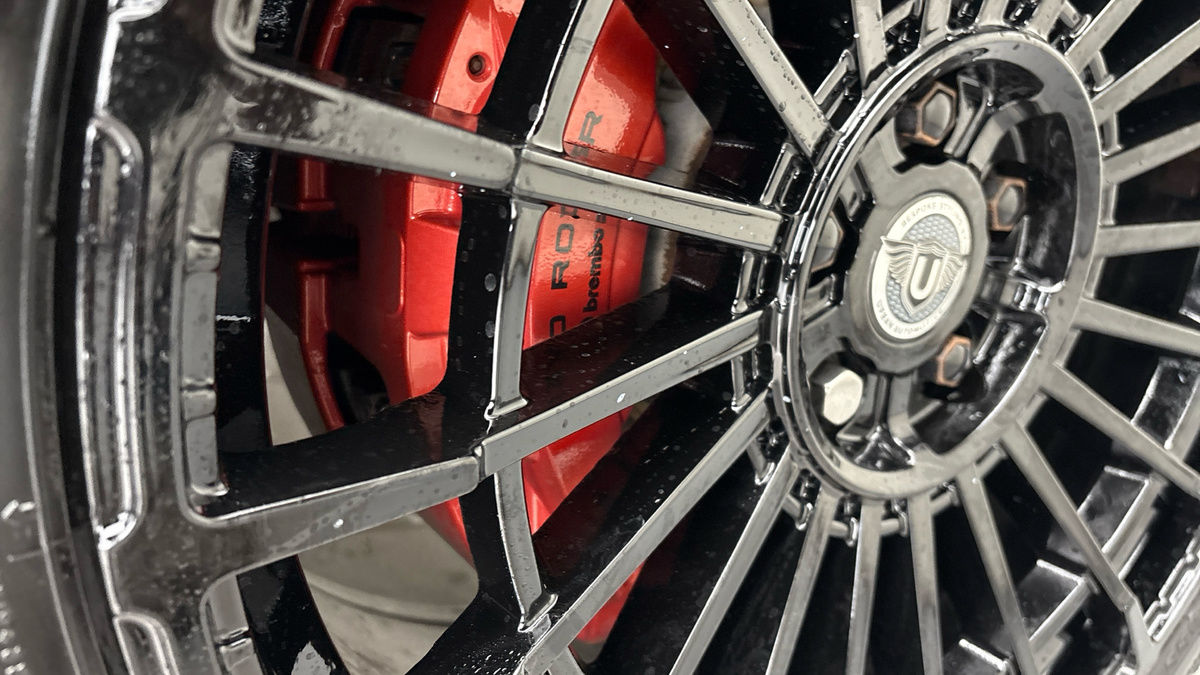 Land Rover Defender 130 Urban Image 28