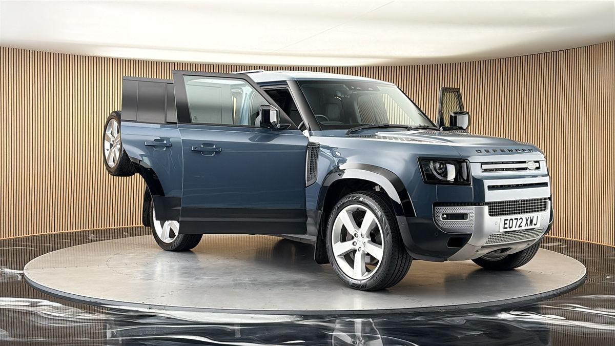 More views of Land Rover Defender 110
