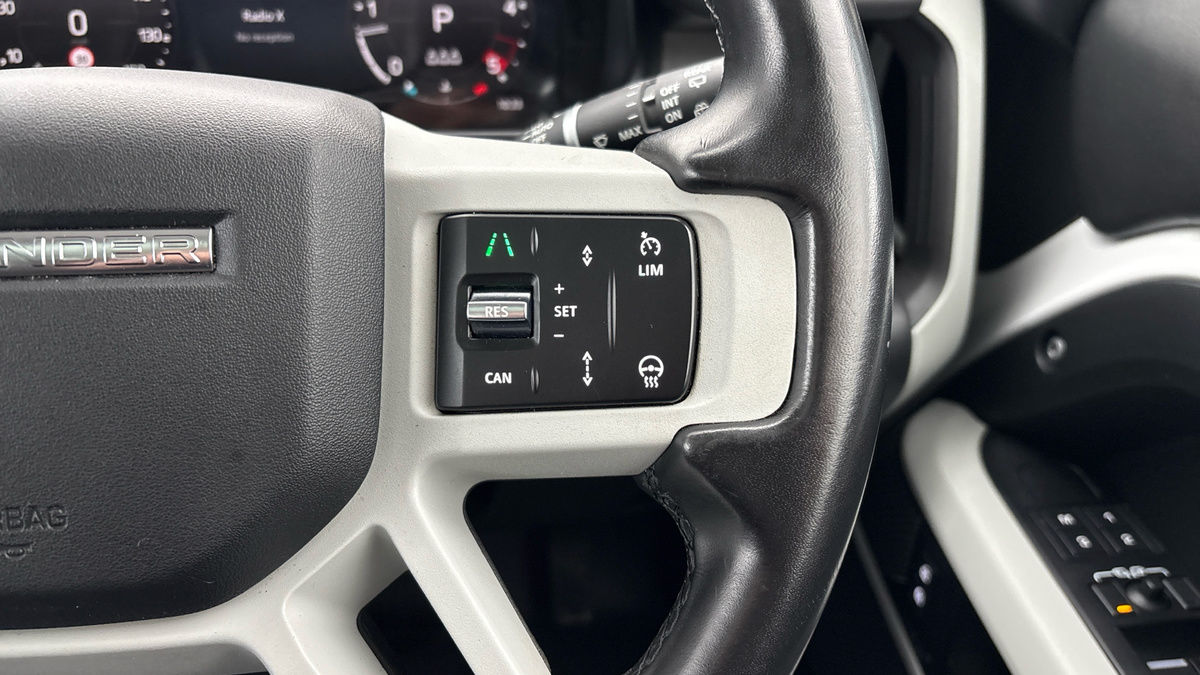 Land Rover Defender 90 Image 14