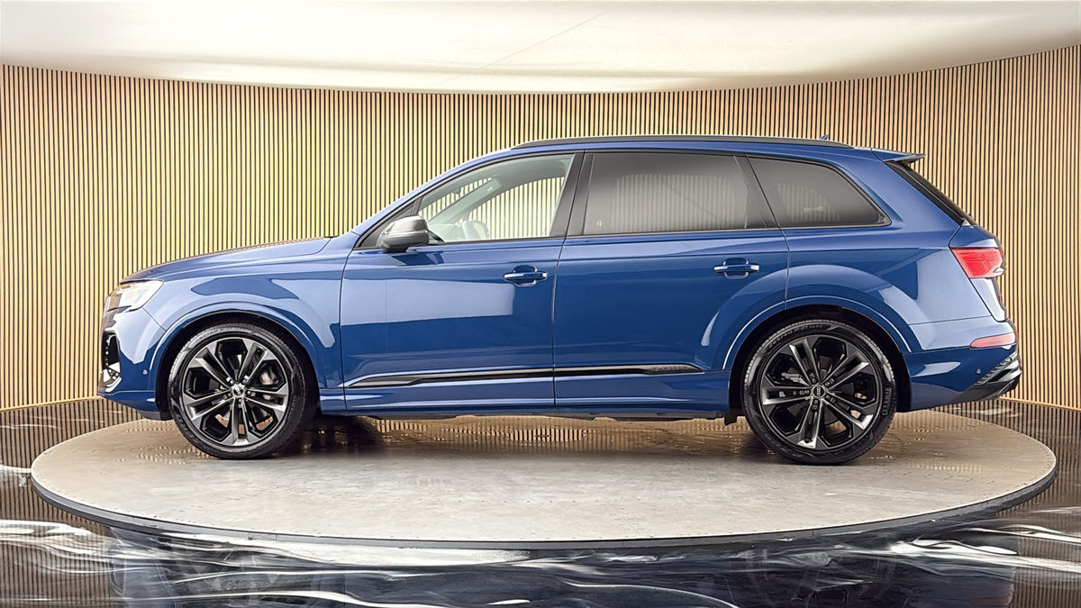 More views of Audi Q7