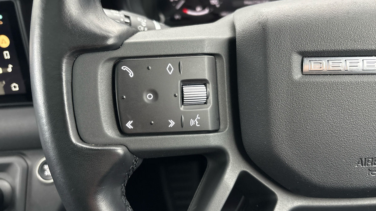 Land Rover Defender 110 Image 13