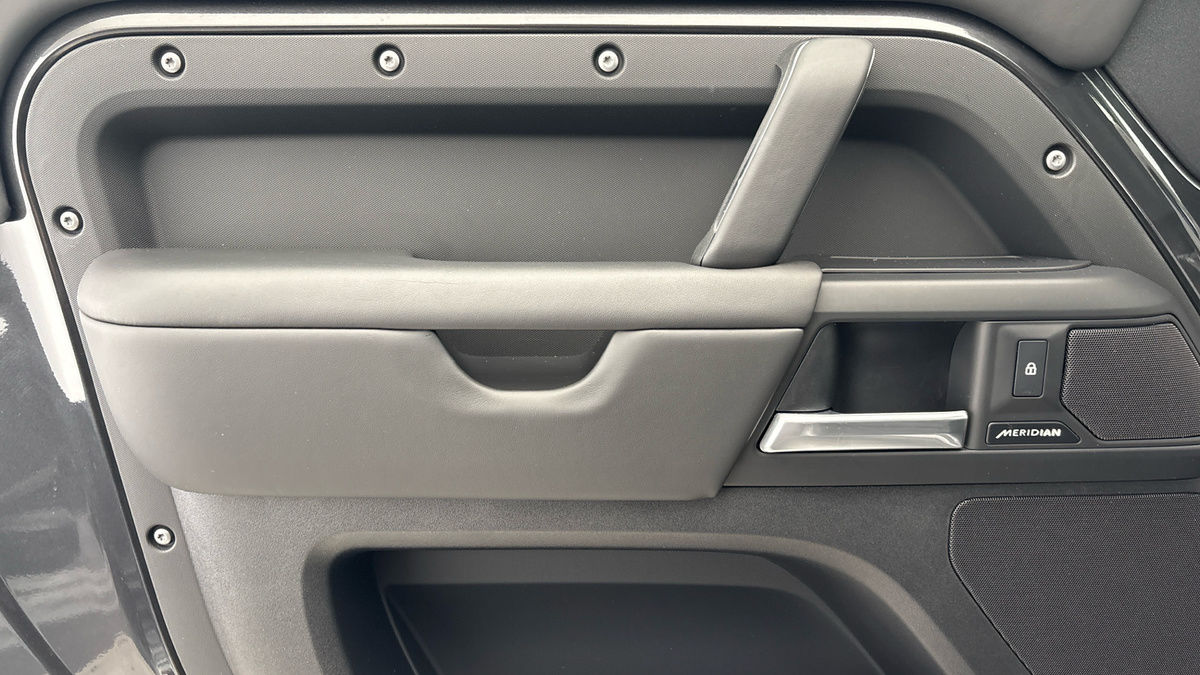 Land Rover Defender 90 Image 19
