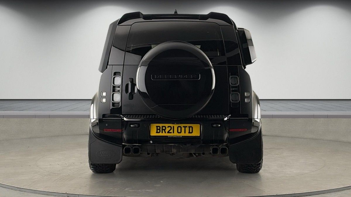 Land Rover Defender 110 Image 4