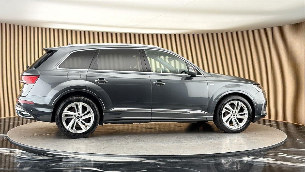 More views of Audi Q7