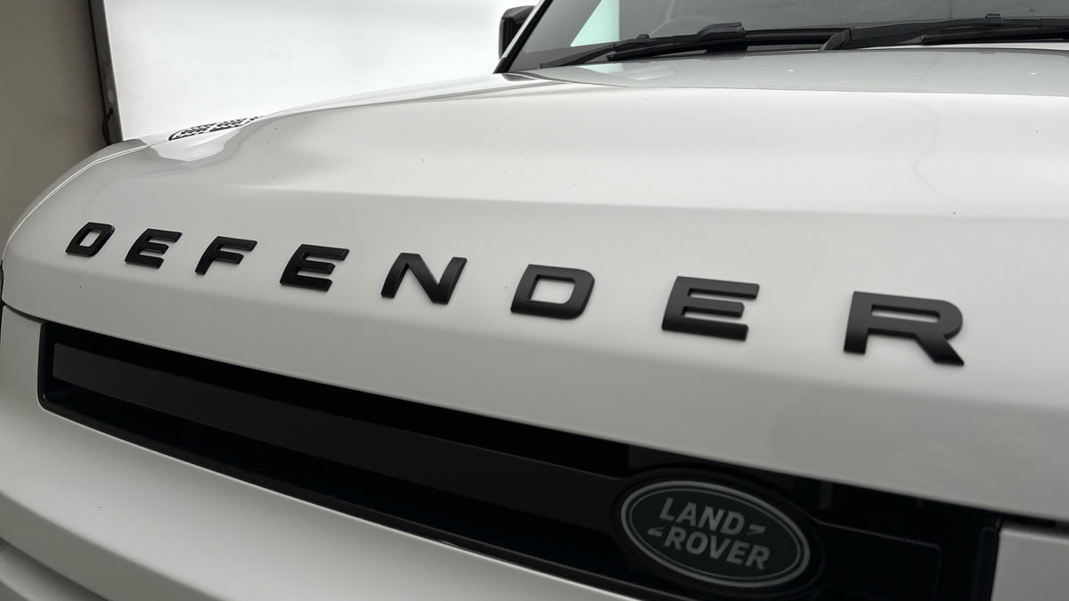 Land Rover Defender 110 Image 24