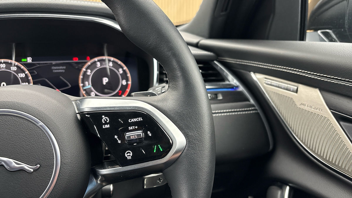 Jaguar XF Image 14