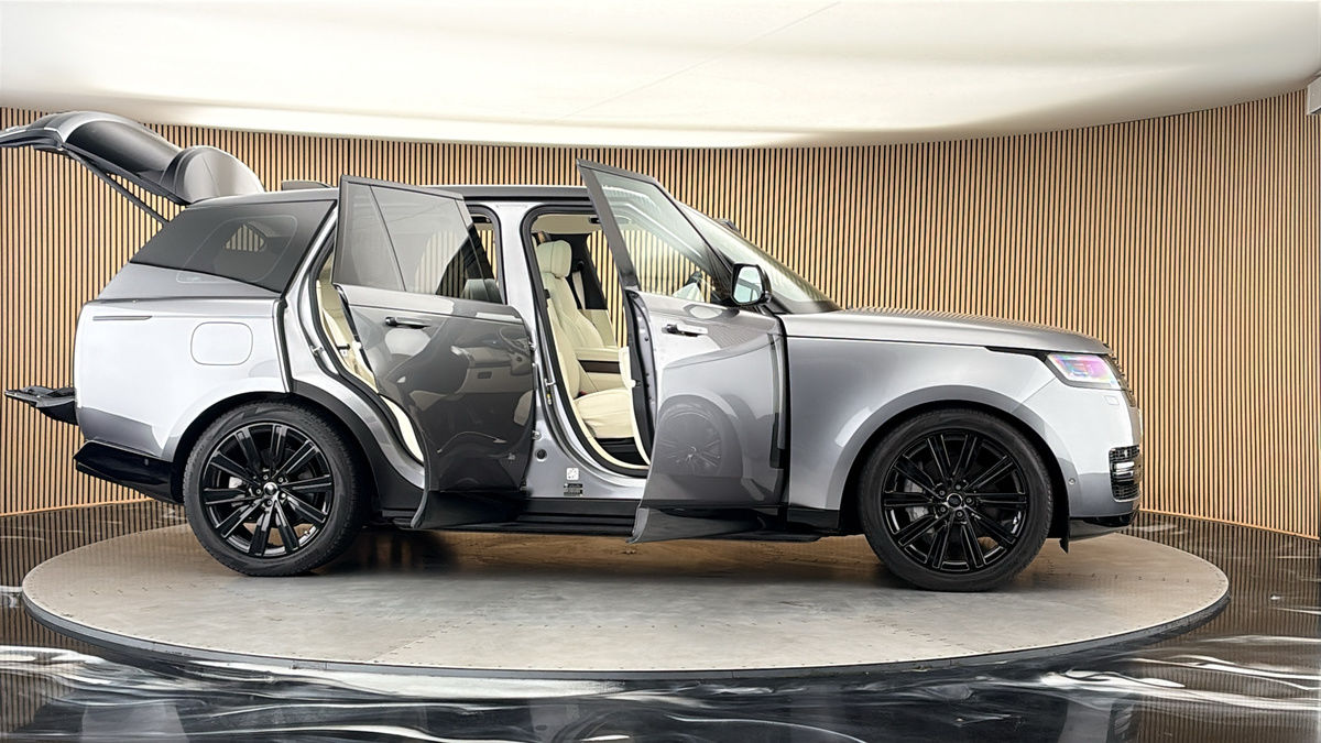 More views of Land Rover Range Rover