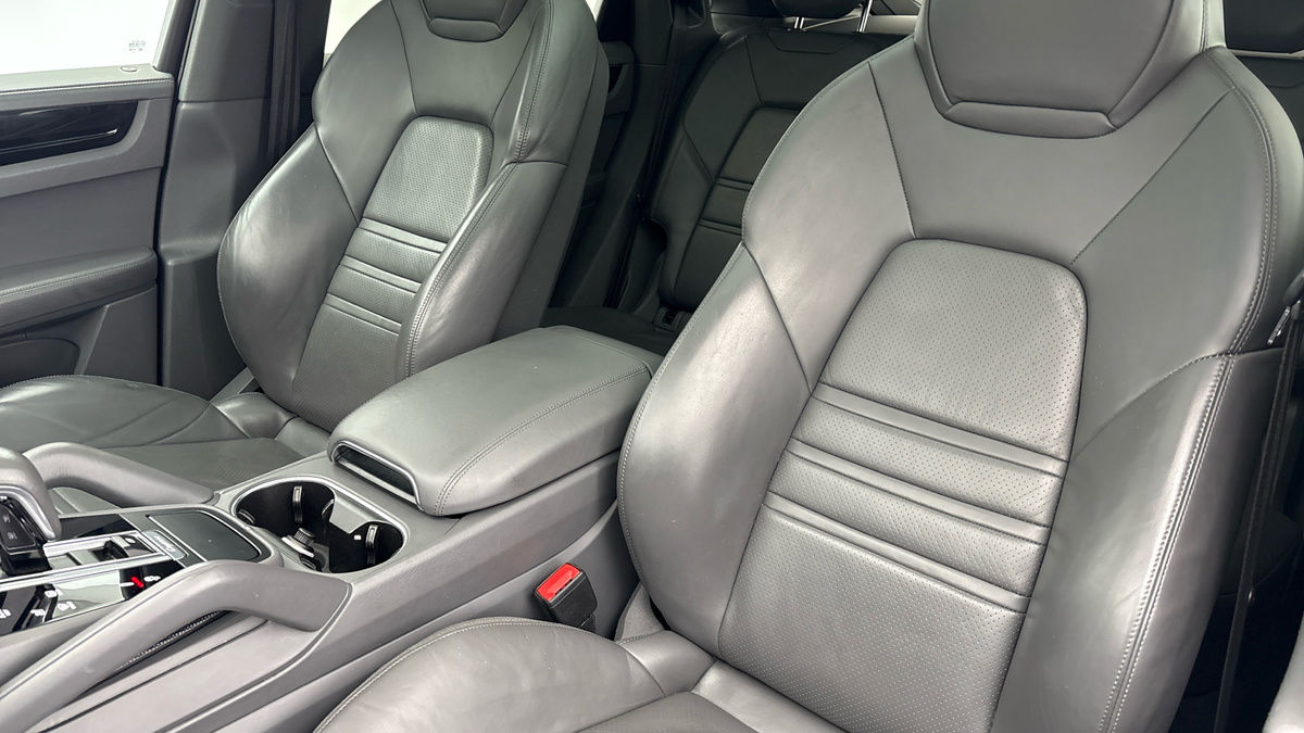 Porsche Cayenne Image 7