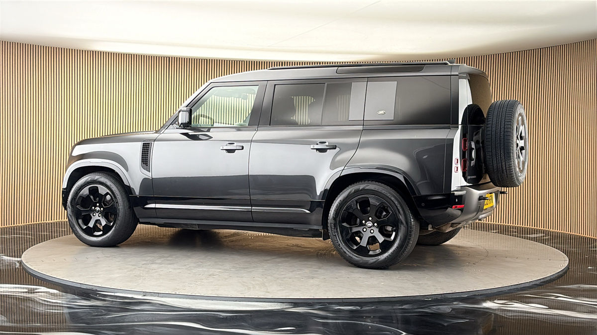 More views of Land Rover Defender 110
