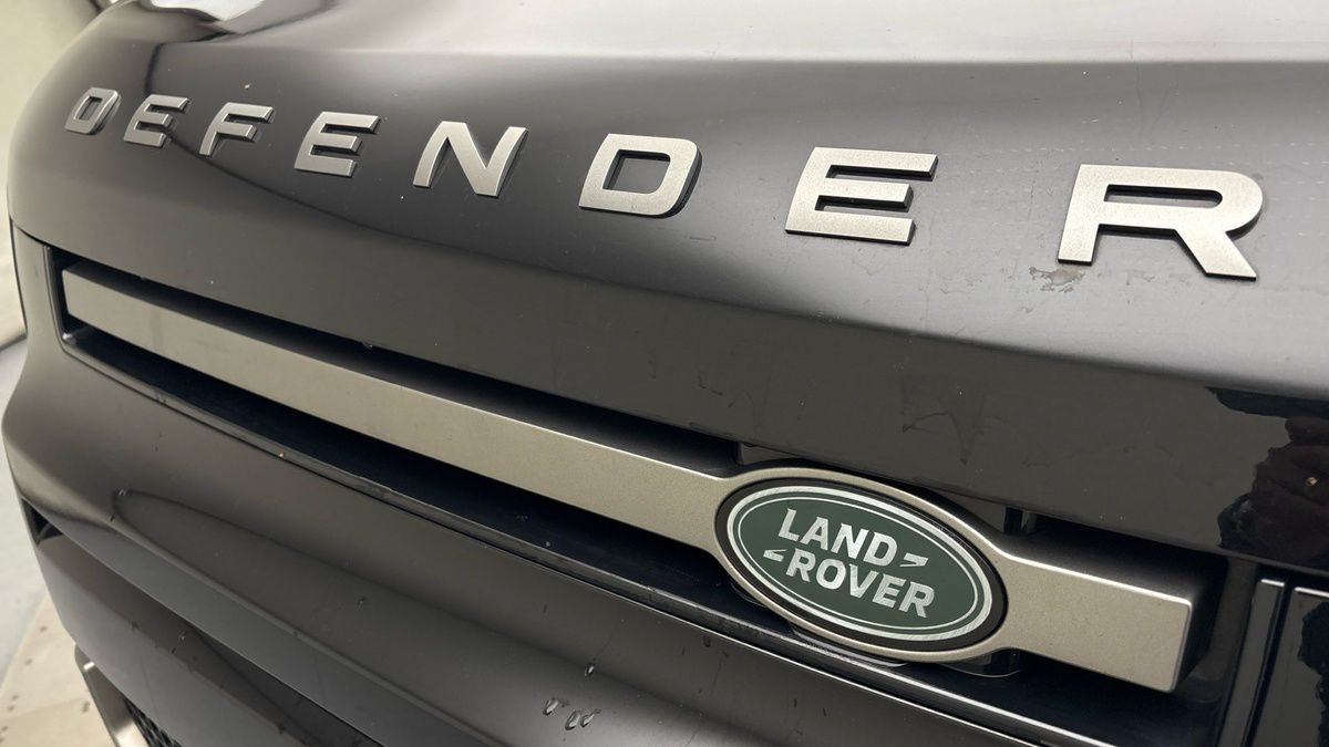 Land Rover Defender 90 Image 24