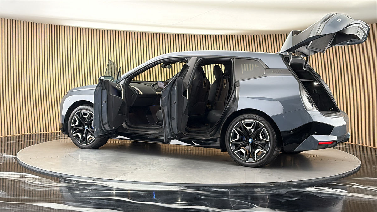 More views of BMW iX