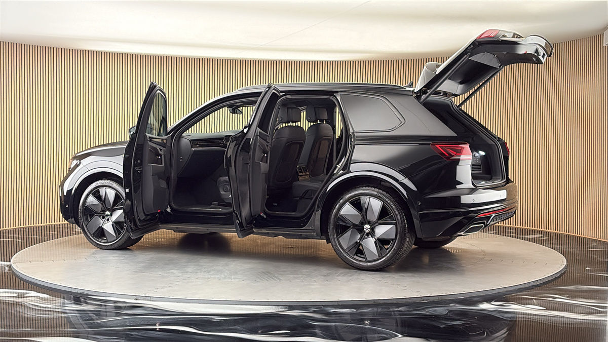 More views of Volkswagen Touareg
