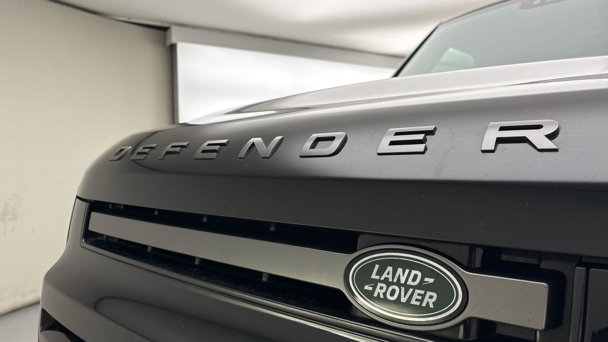 Land Rover Defender 110 Image 24