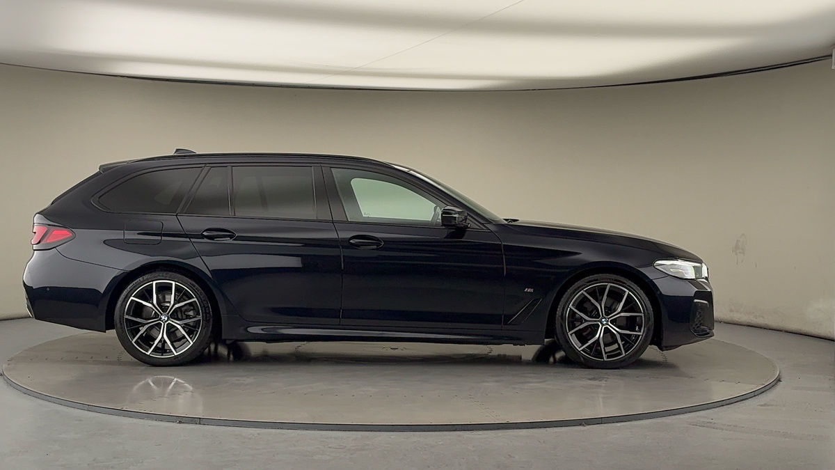 BMW 5 Series Image 16