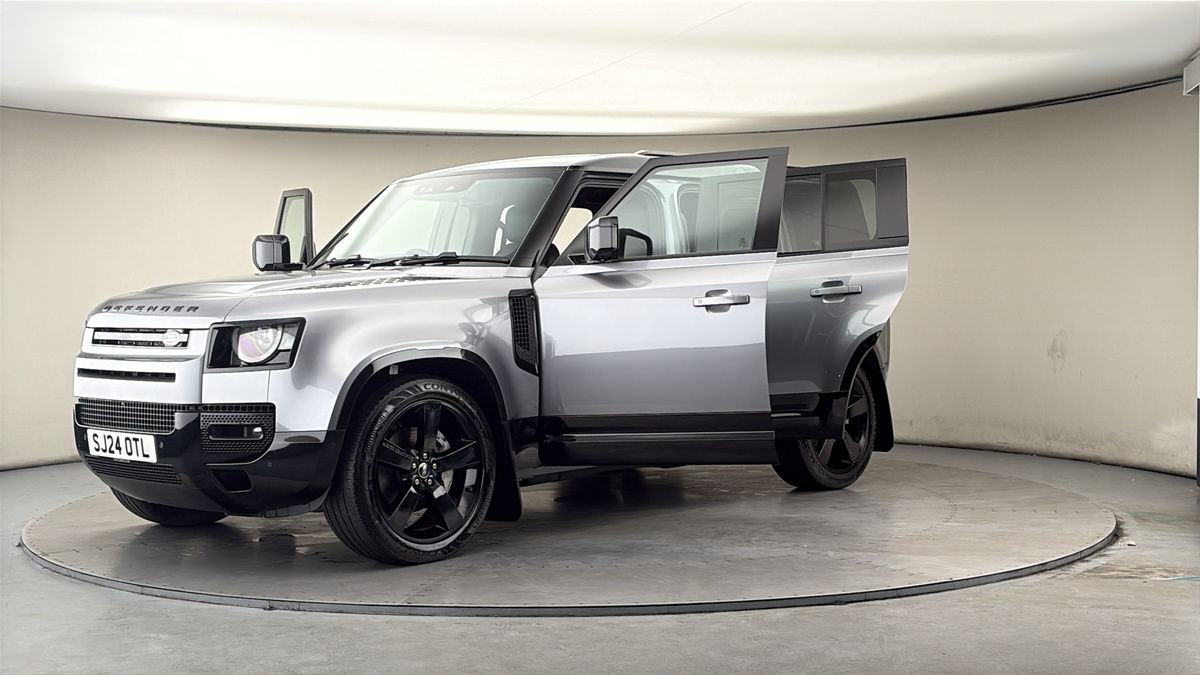 Land Rover Defender 110 Image 22