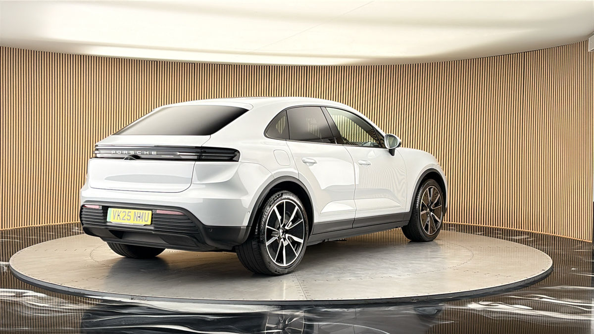 More views of Porsche Macan