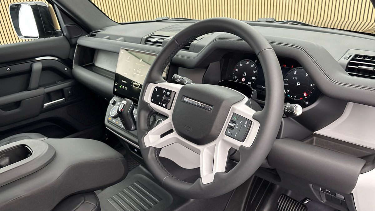 Land Rover Defender 110 Image 5