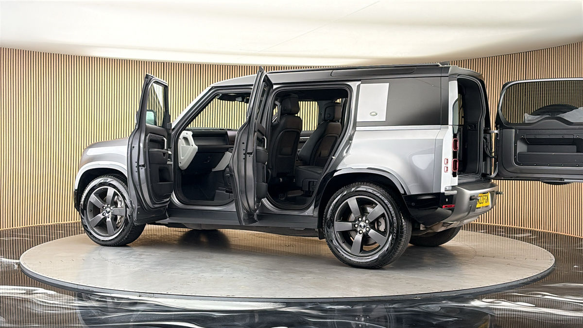 More views of Land Rover Defender 110