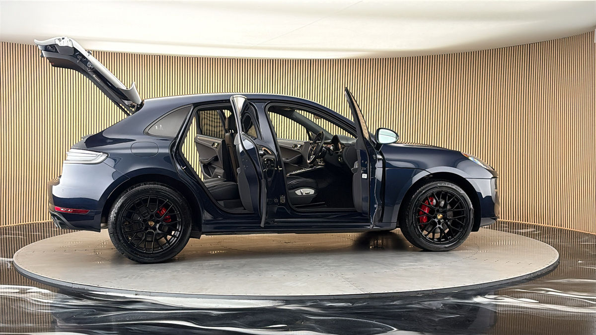 More views of Porsche Macan