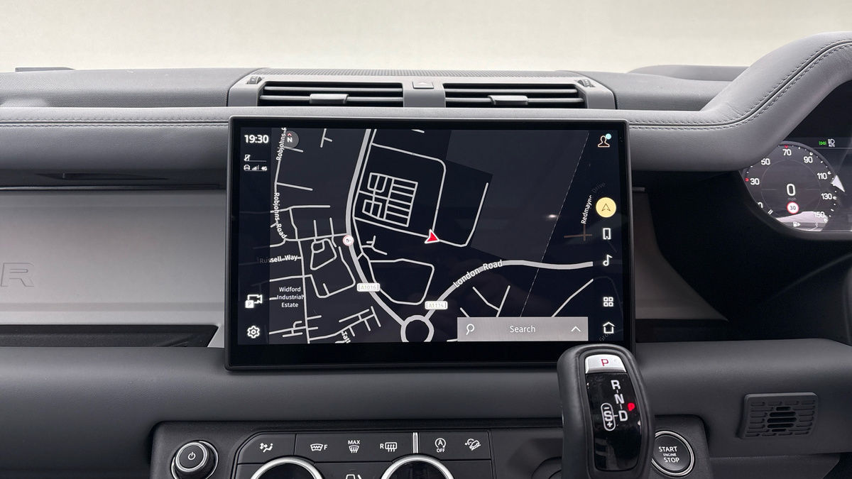 Land Rover Defender 90 Image 17