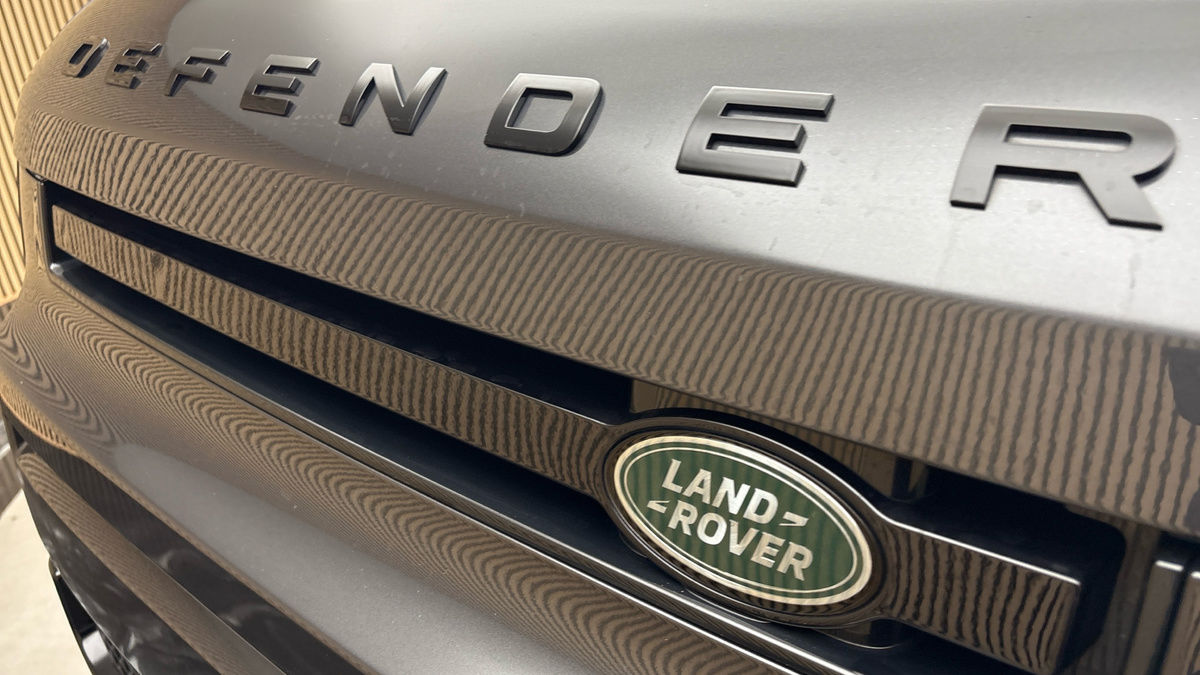 Land Rover Defender 90 Image 24