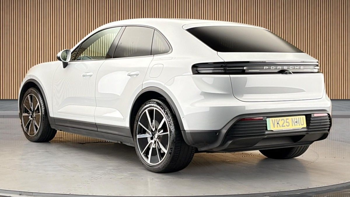 Porsche Macan Image 2
