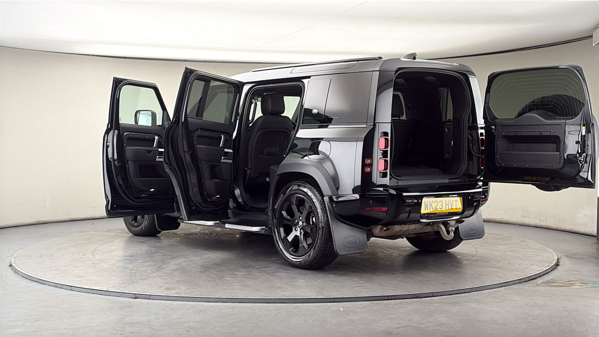 More views of Land Rover Defender 110