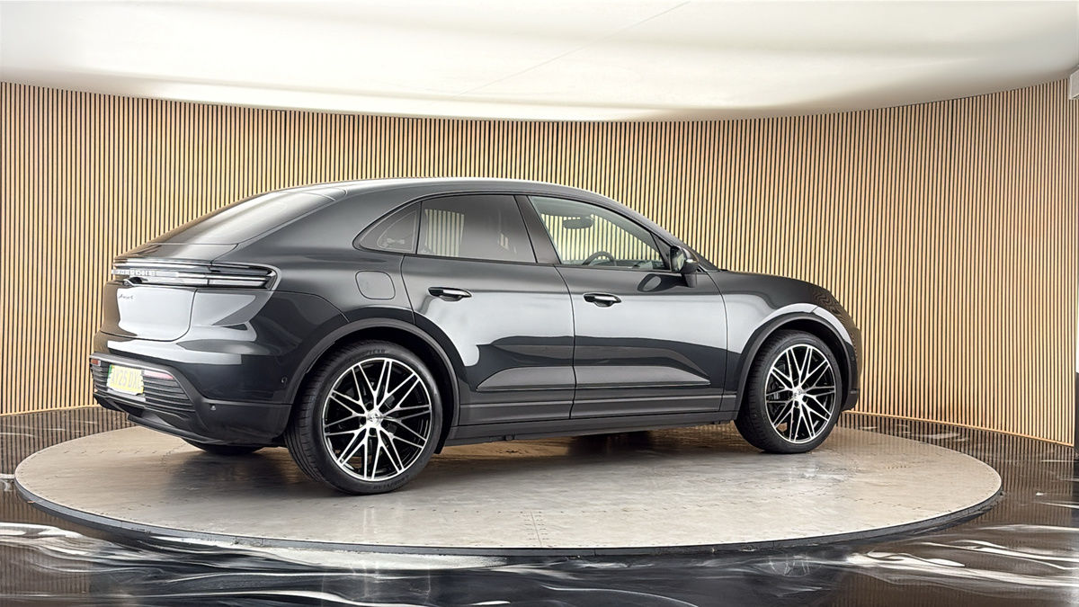More views of Porsche Macan