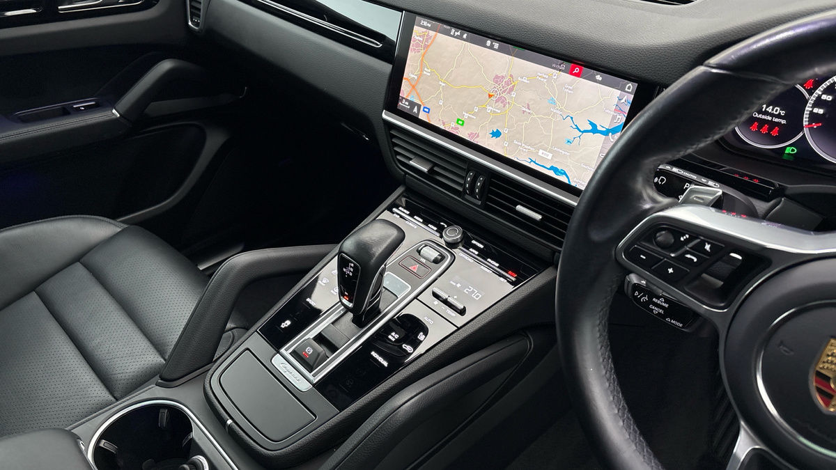 Porsche Cayenne Image 18