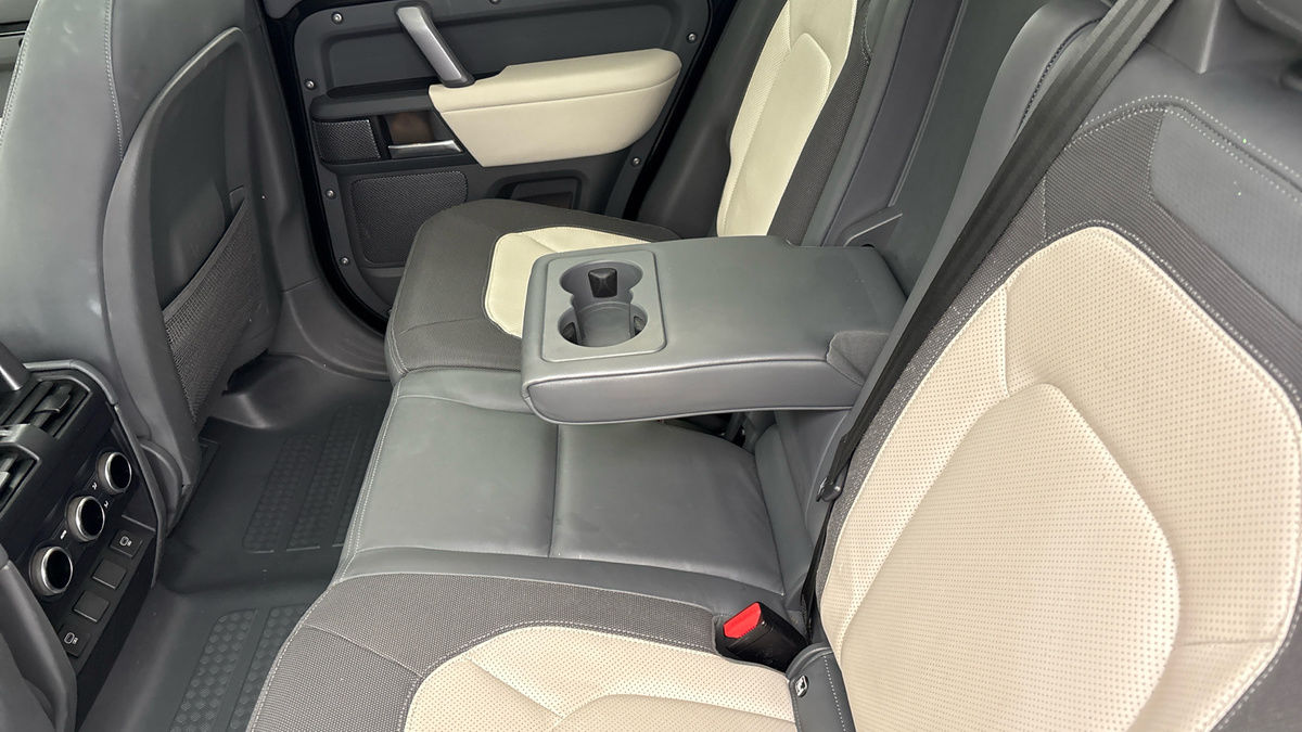 Land Rover Defender 110 Urban Image 9