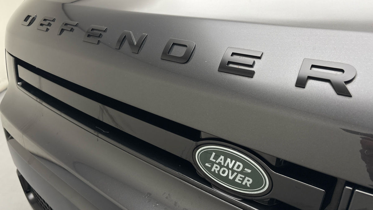 Land Rover Defender 130 Image 24