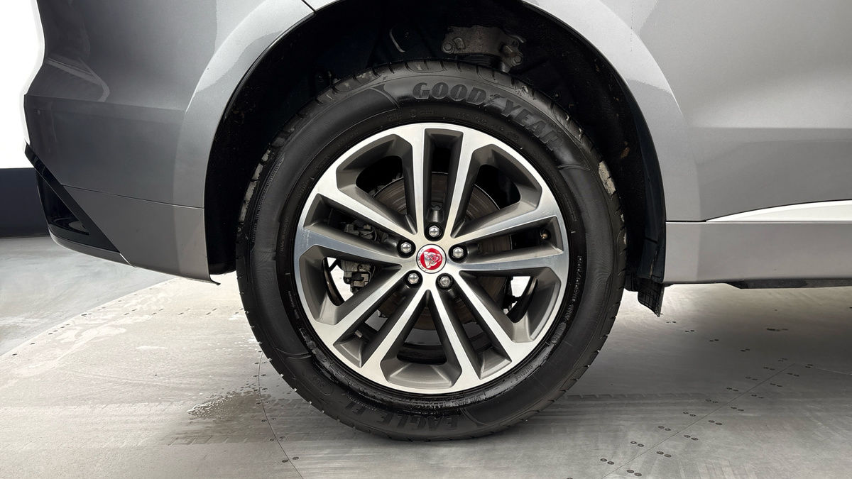 Jaguar F-PACE Image 10