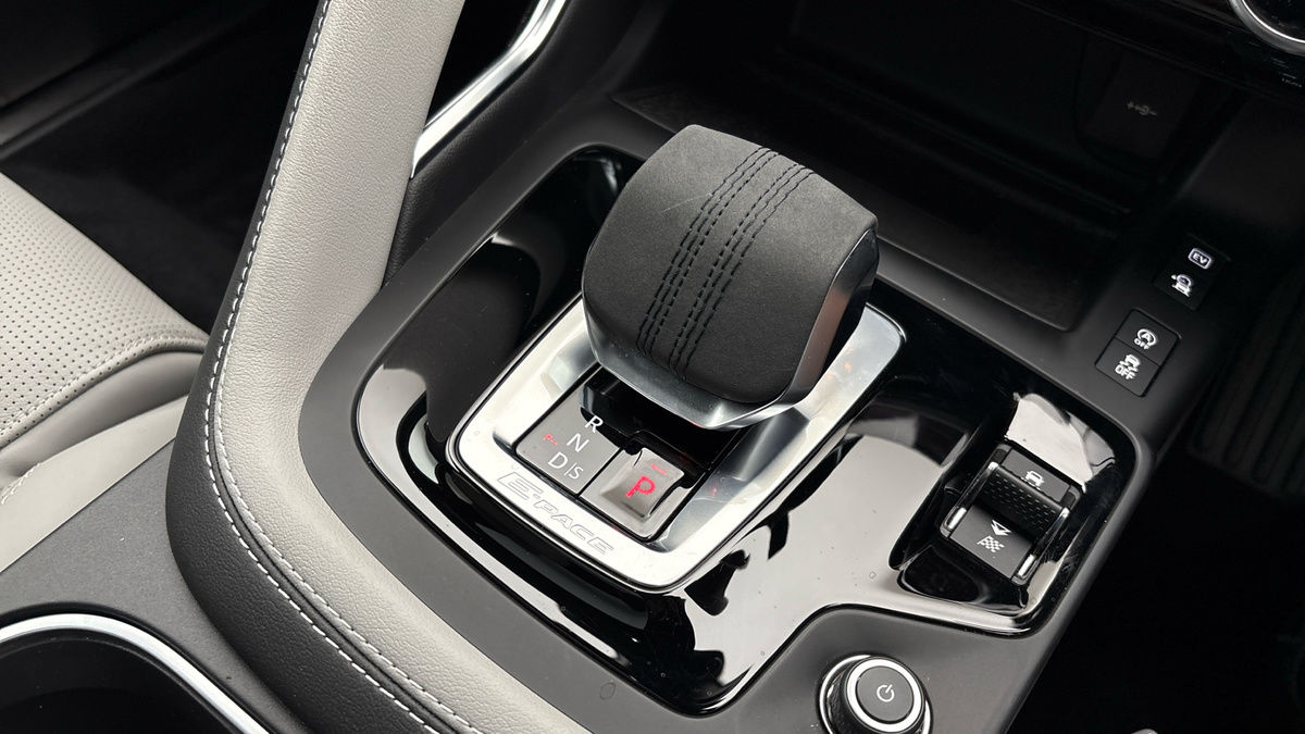 Jaguar E-PACE Image 25
