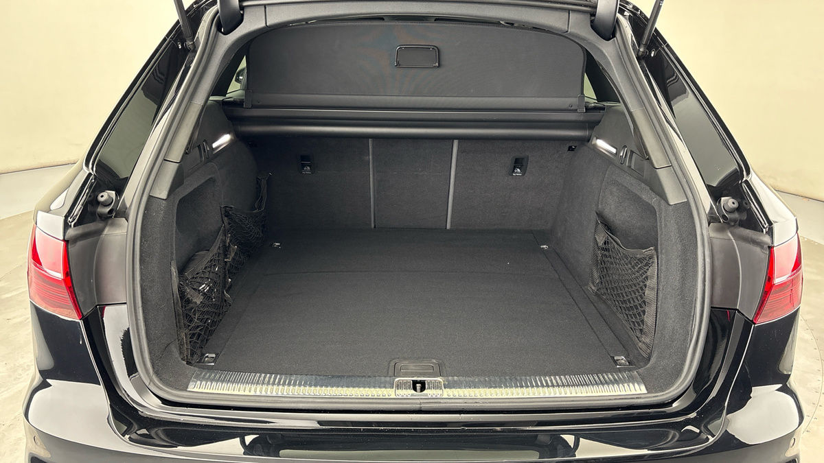 Audi A4 Avant Image 11