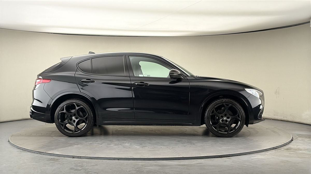 More views of Alfa Romeo Stelvio