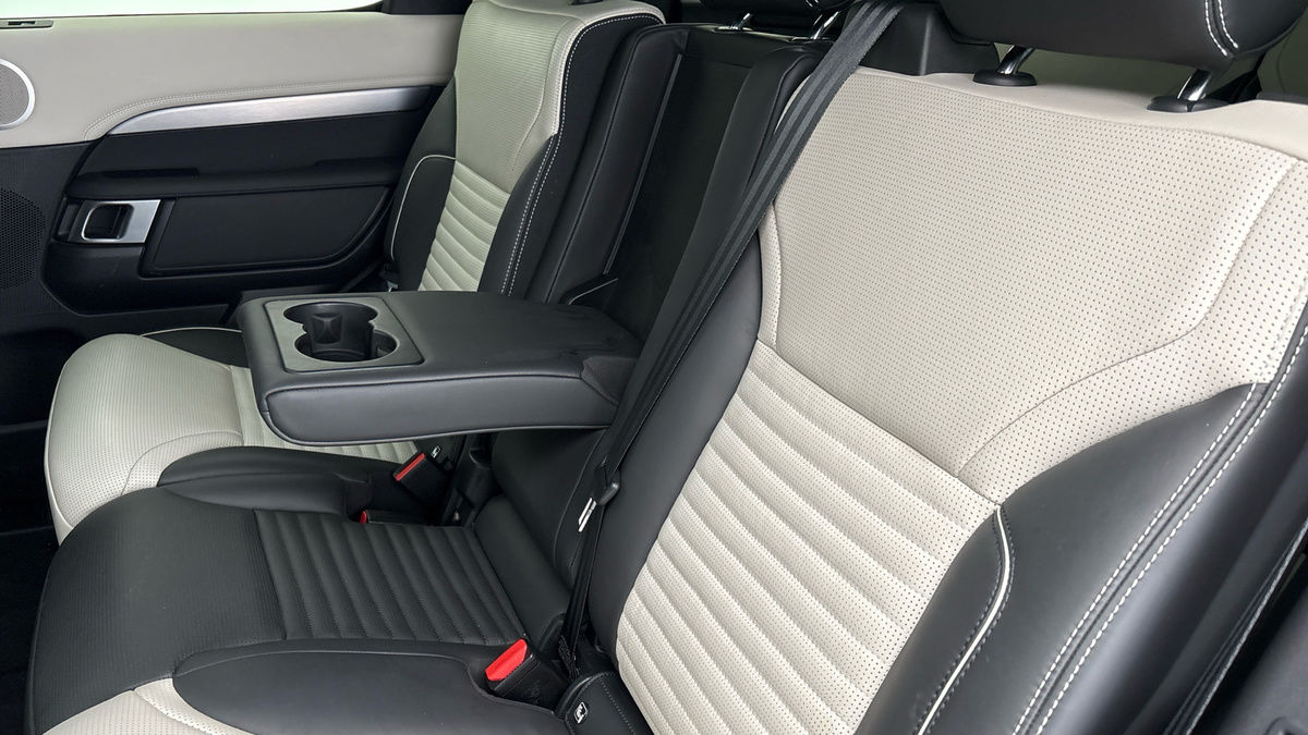 Land Rover Discovery Image 9